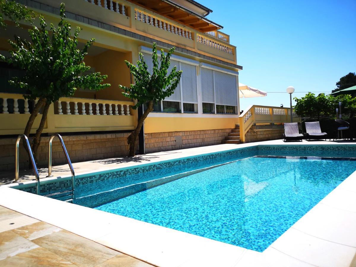 Apartments With A Swimming Pool Banjol, Rab - 11382 Экстерьер фото